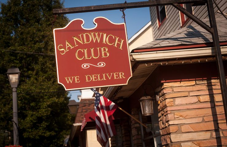 sandwich club sign 