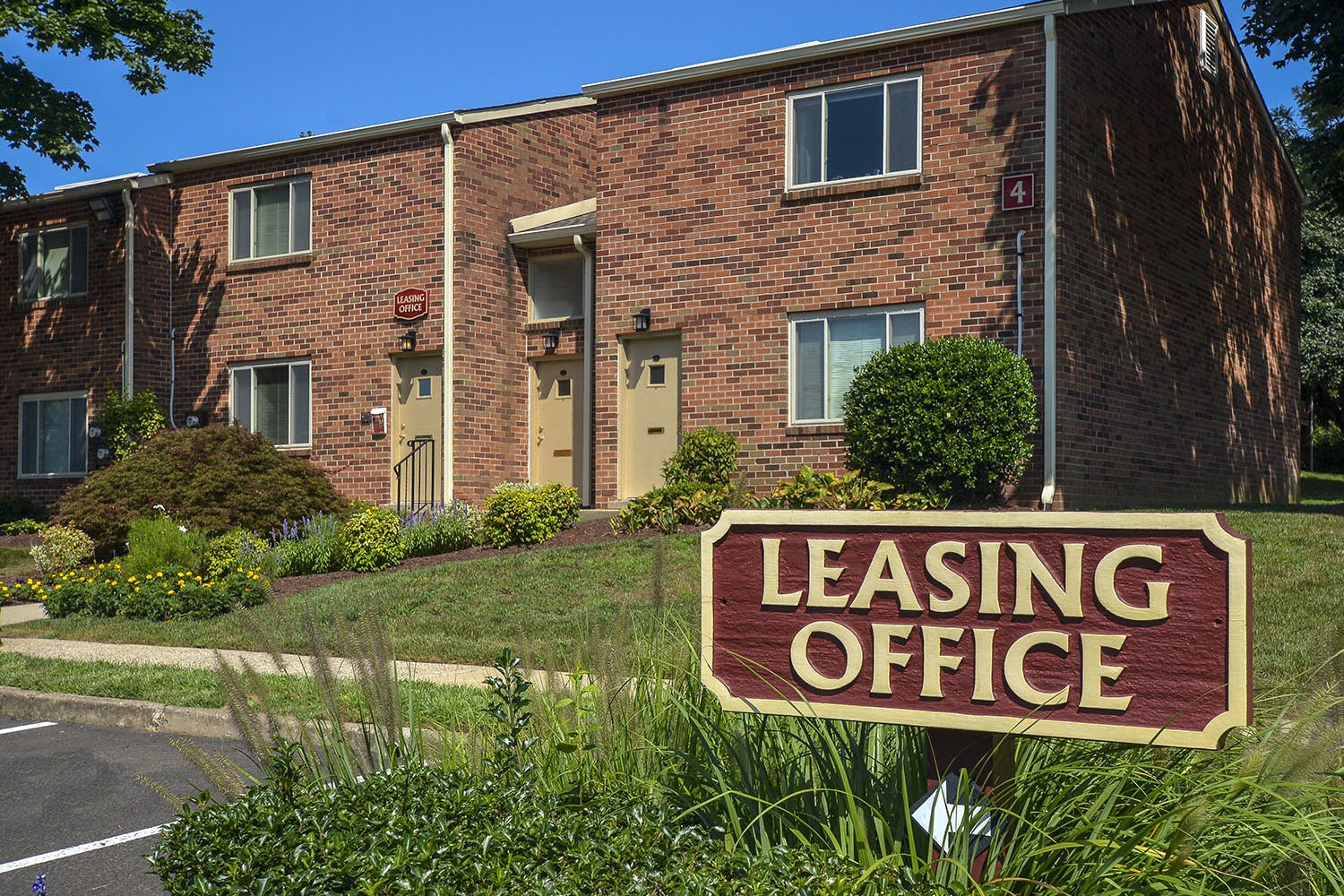 leasing office signage infront of entrance