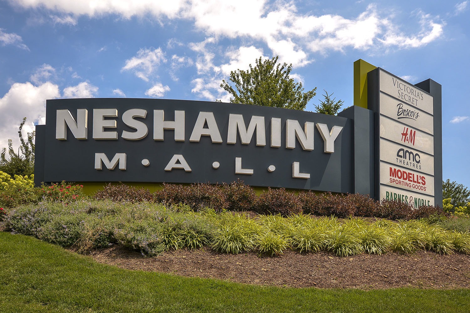 neshaminy mall signage 