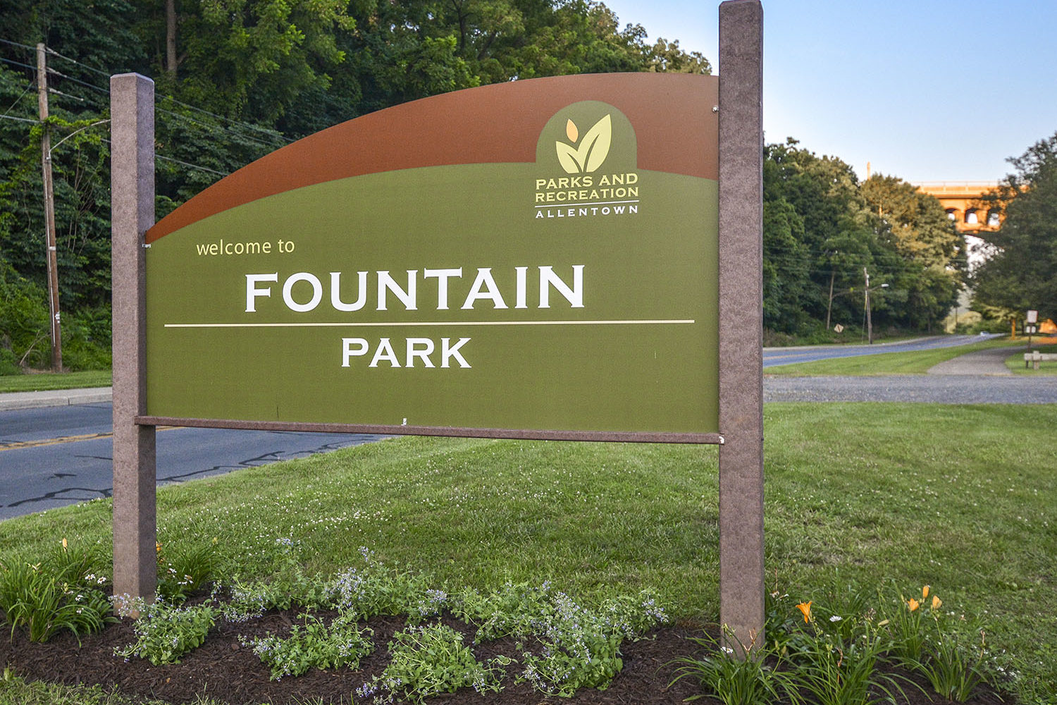 Nearby: signage of Fountain Park
