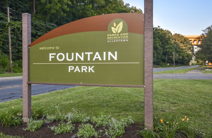 Nearby: signage of Fountain Park 