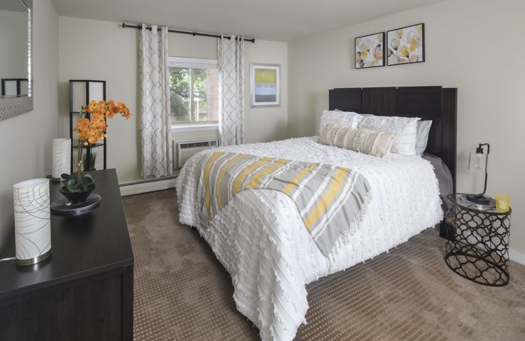bedroom with wall to wall carpeting 