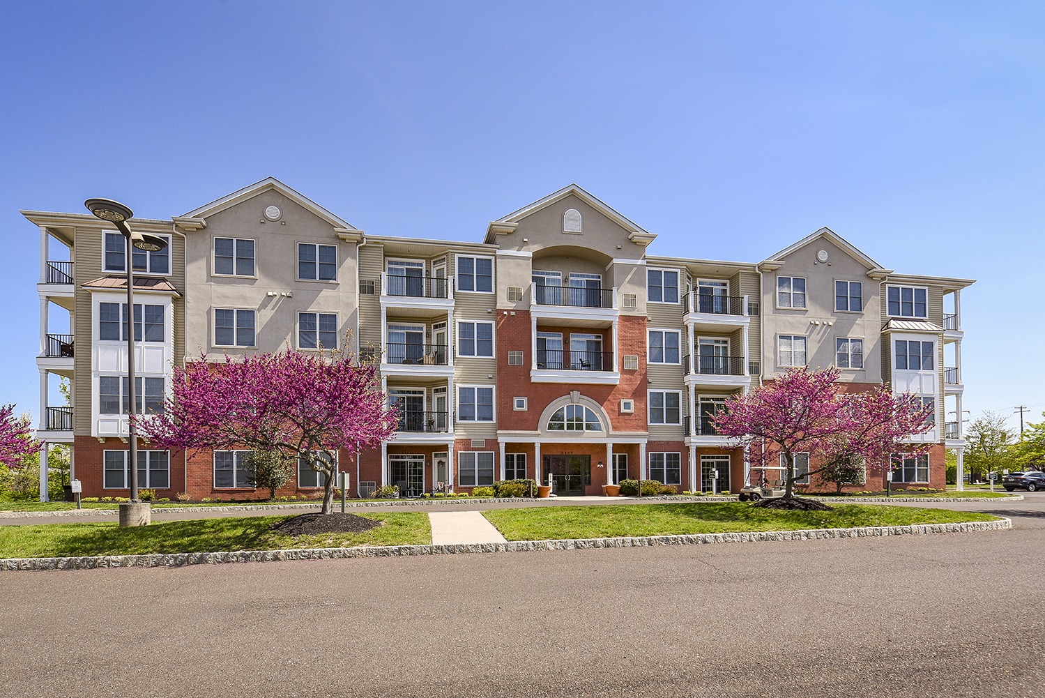 exterior shot of premiere apartments 