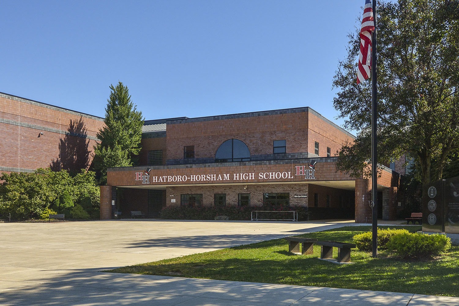 exterior of hatboro-horsham high school 