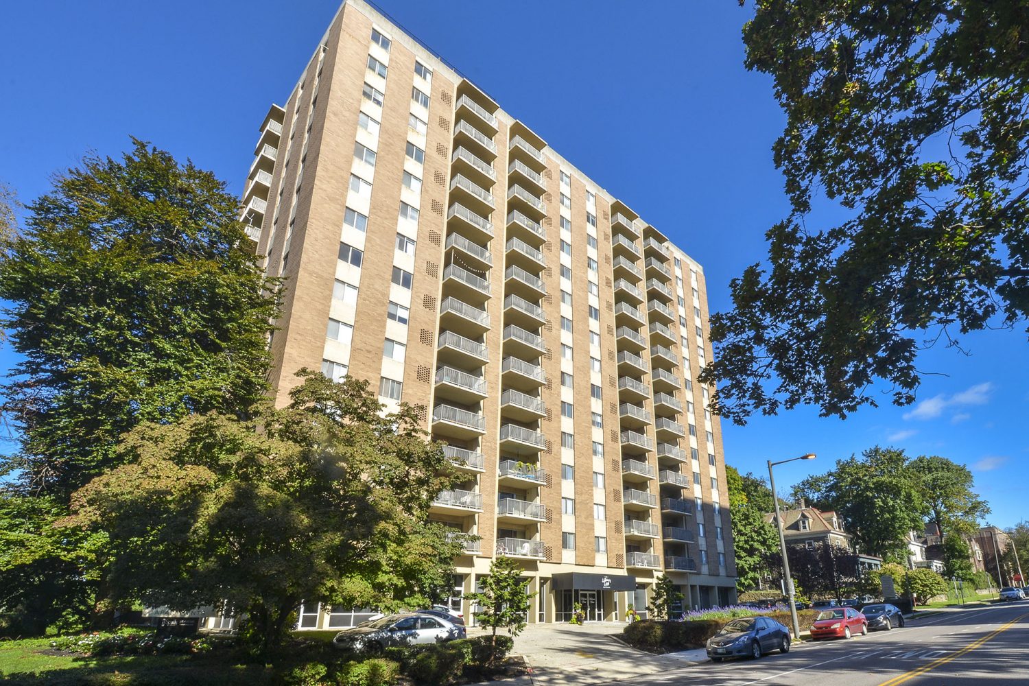 east falls apartments