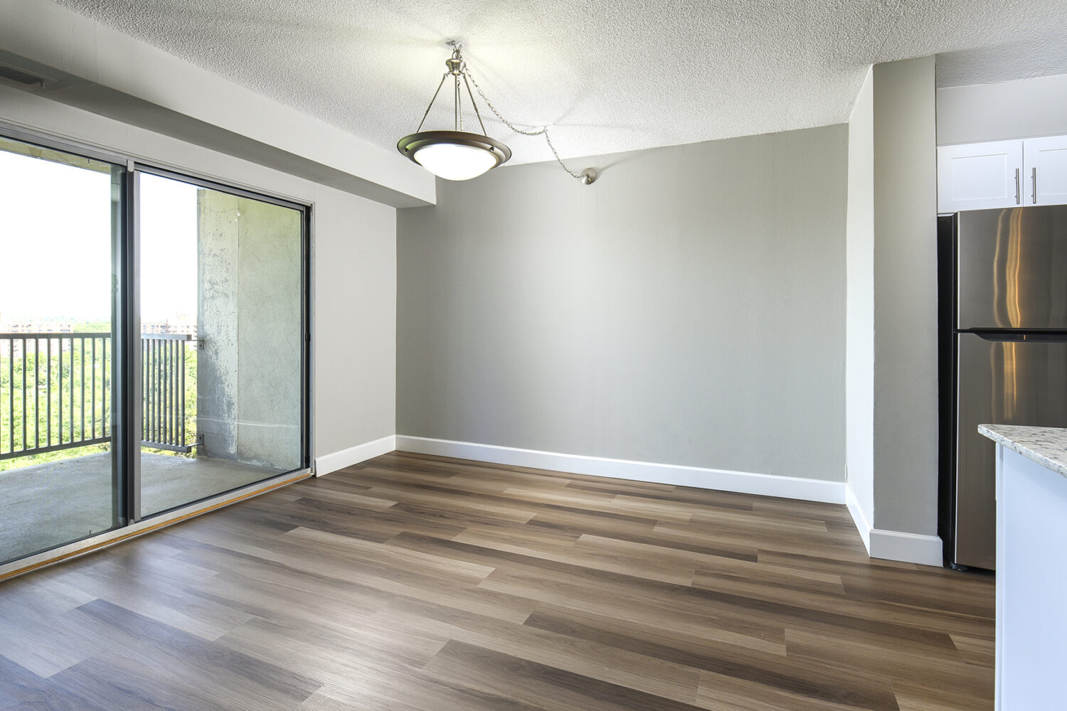 seperate dining area off of the kithcen 