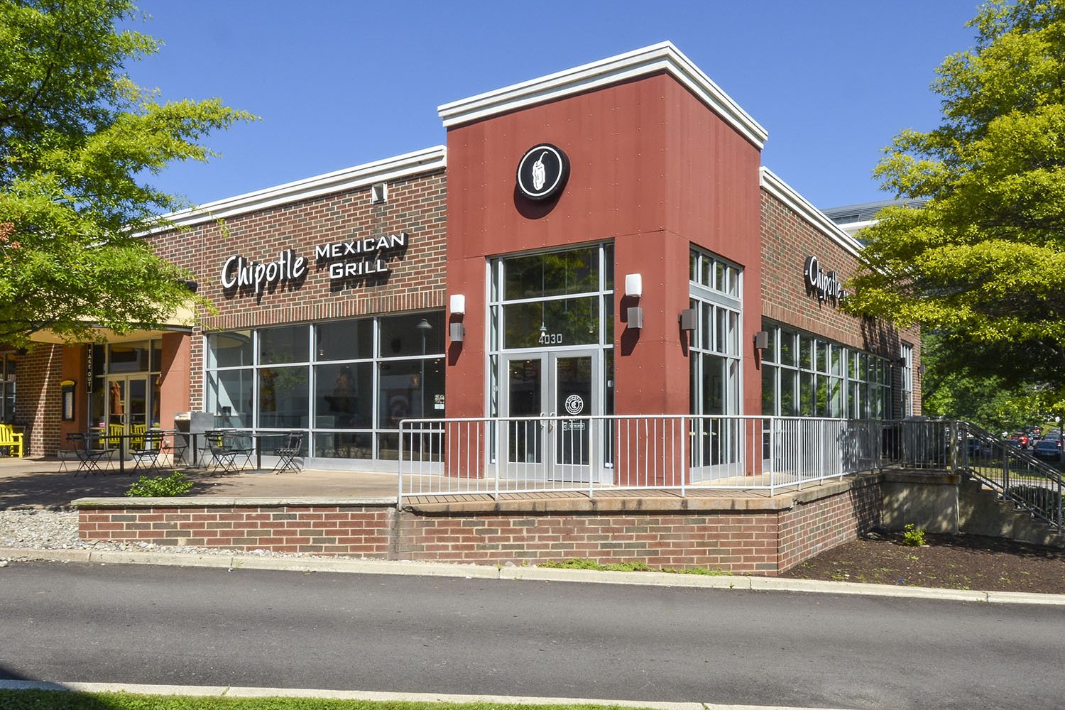 photo of exterior of nearby chipotle 