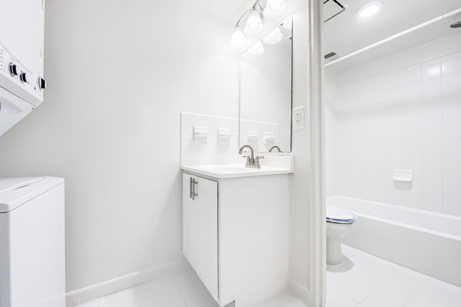 large bathroom with white tile in tub