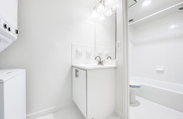 large bathroom with white tile in tub