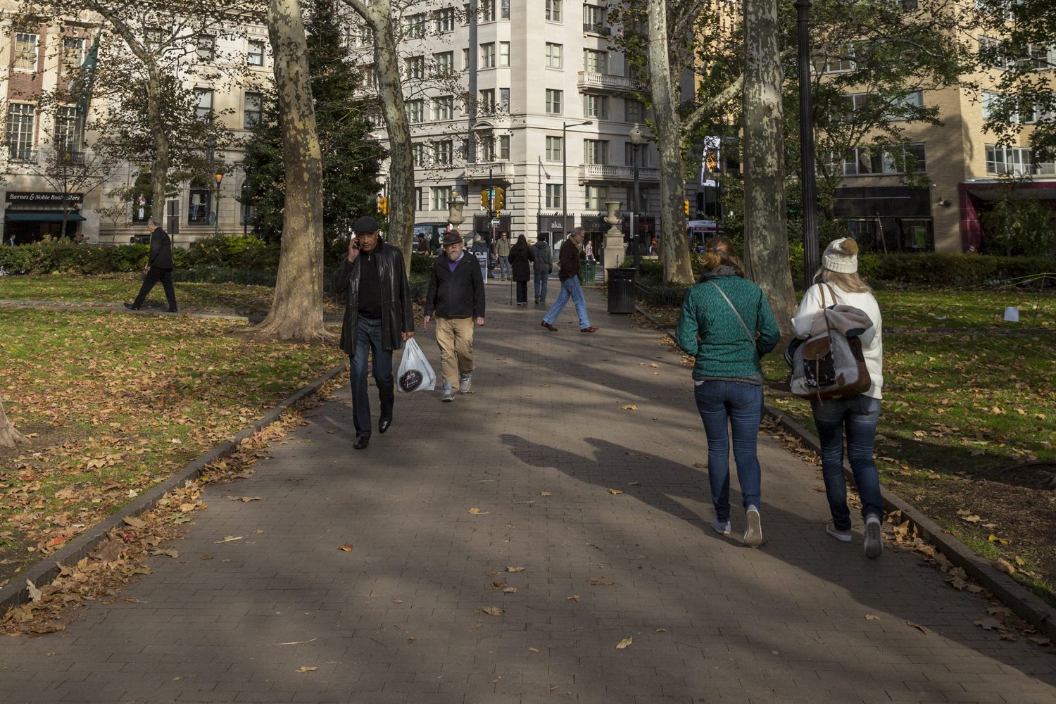 path in rittenhouse square to walk your pet