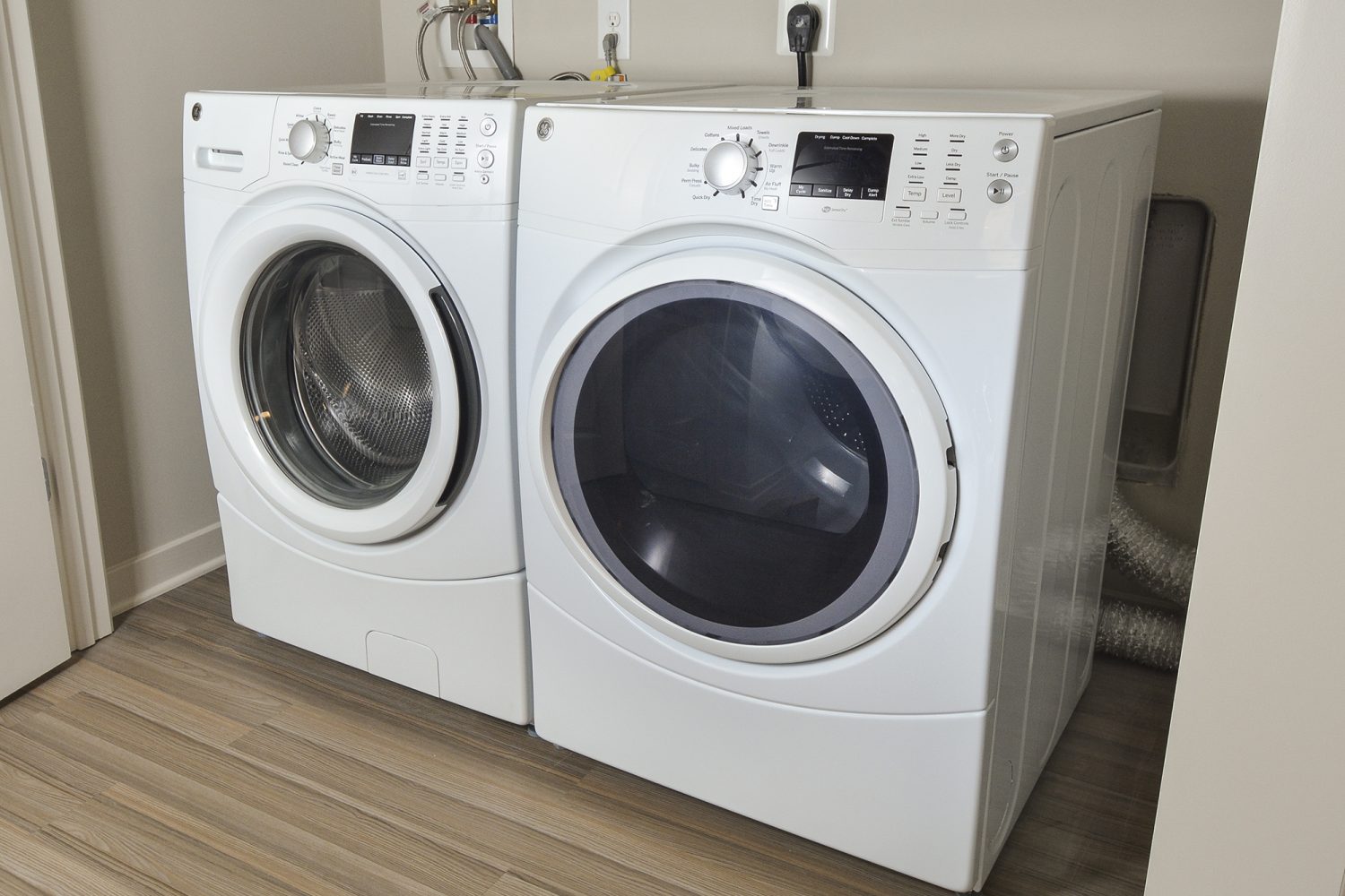 full size washer and dryer in apartment home 