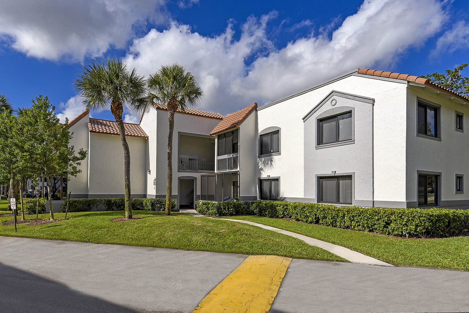 beautiful and clean boca raton apartment community 