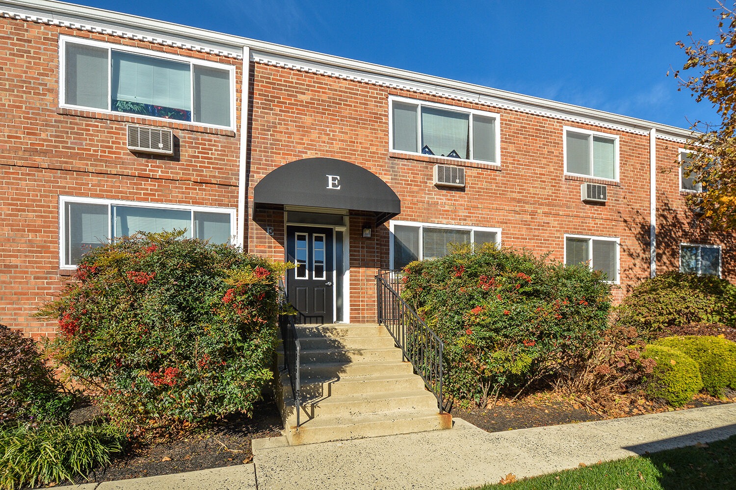 Landscaped entryway