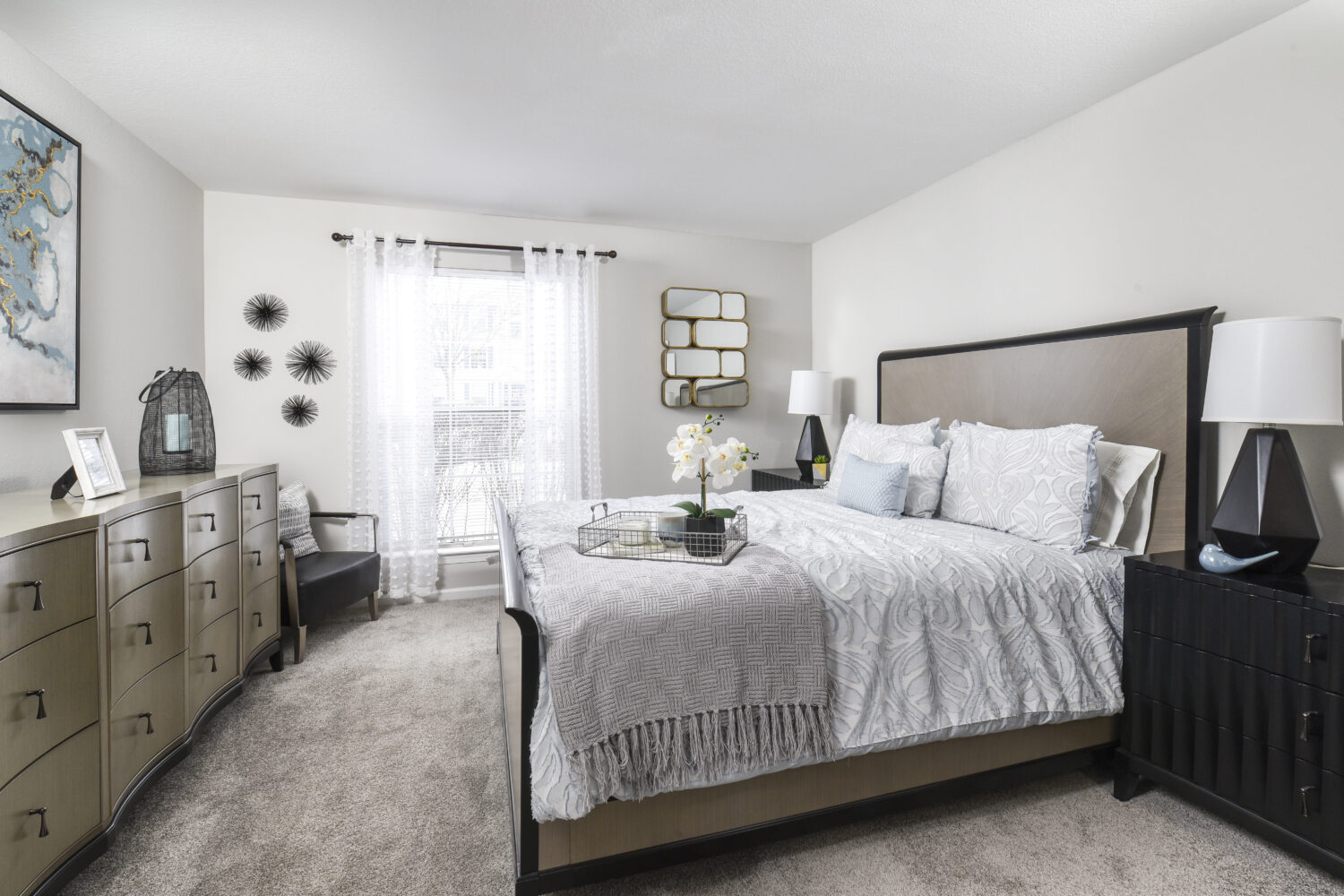 bedroom with carpeting