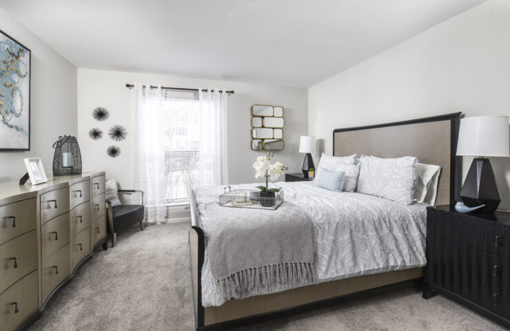 bedroom with carpeting