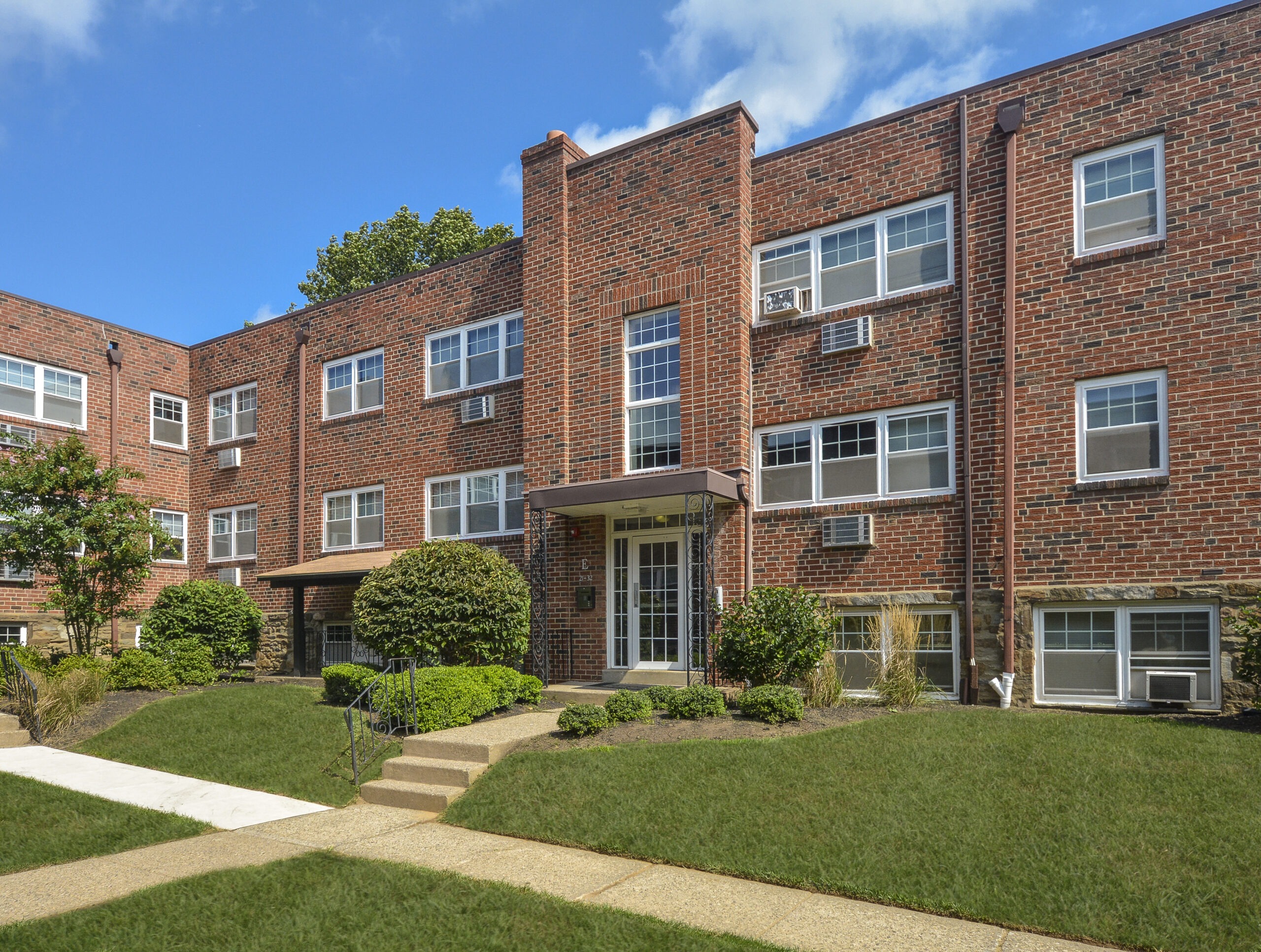 Apartment – 2318 Rosemore Avenue, #H-12