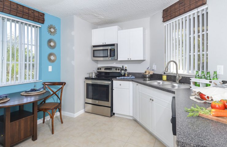 eat in kitchen option 