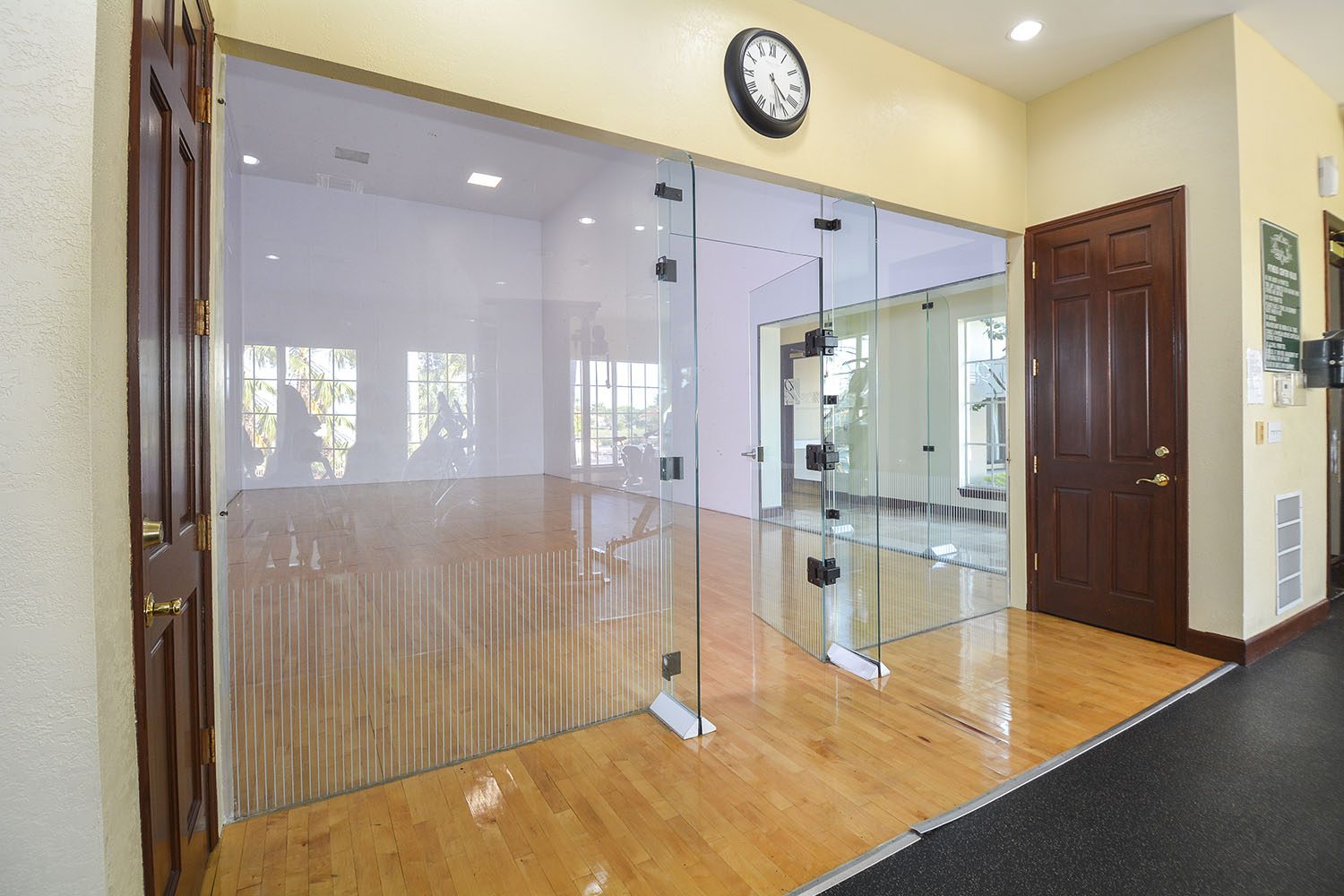 indoor racquetball court 