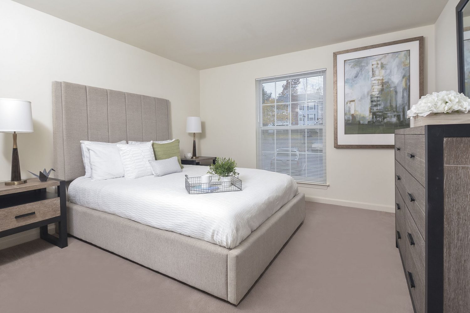 bedroom with carpeting 