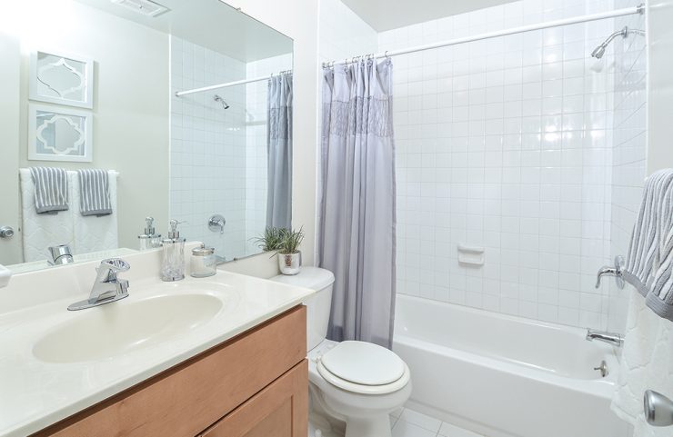 bathroom with tile floor and tub 
