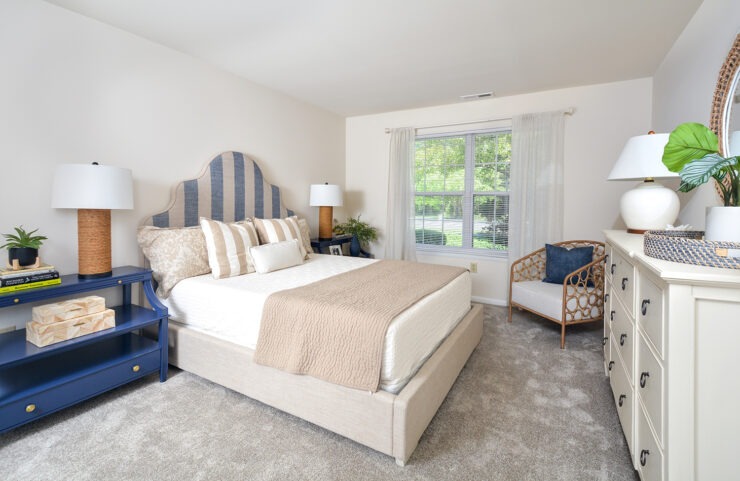 bedroom with wall to wall carpet 