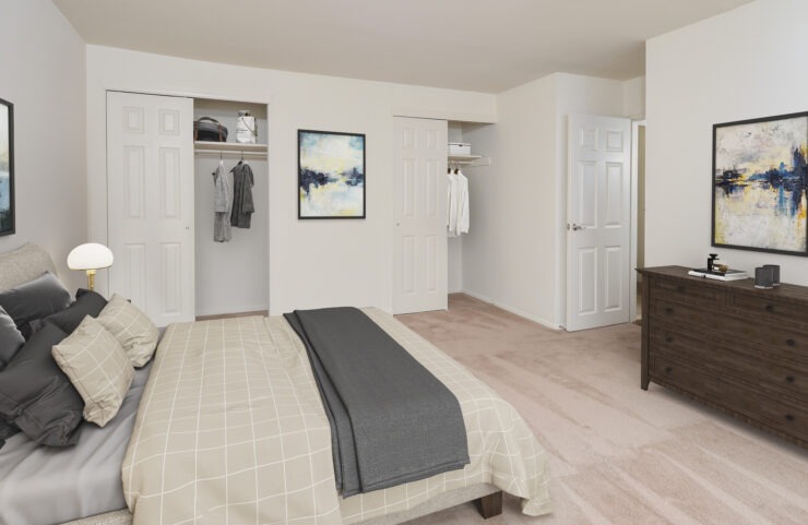 bedroom with carpeting and large closet