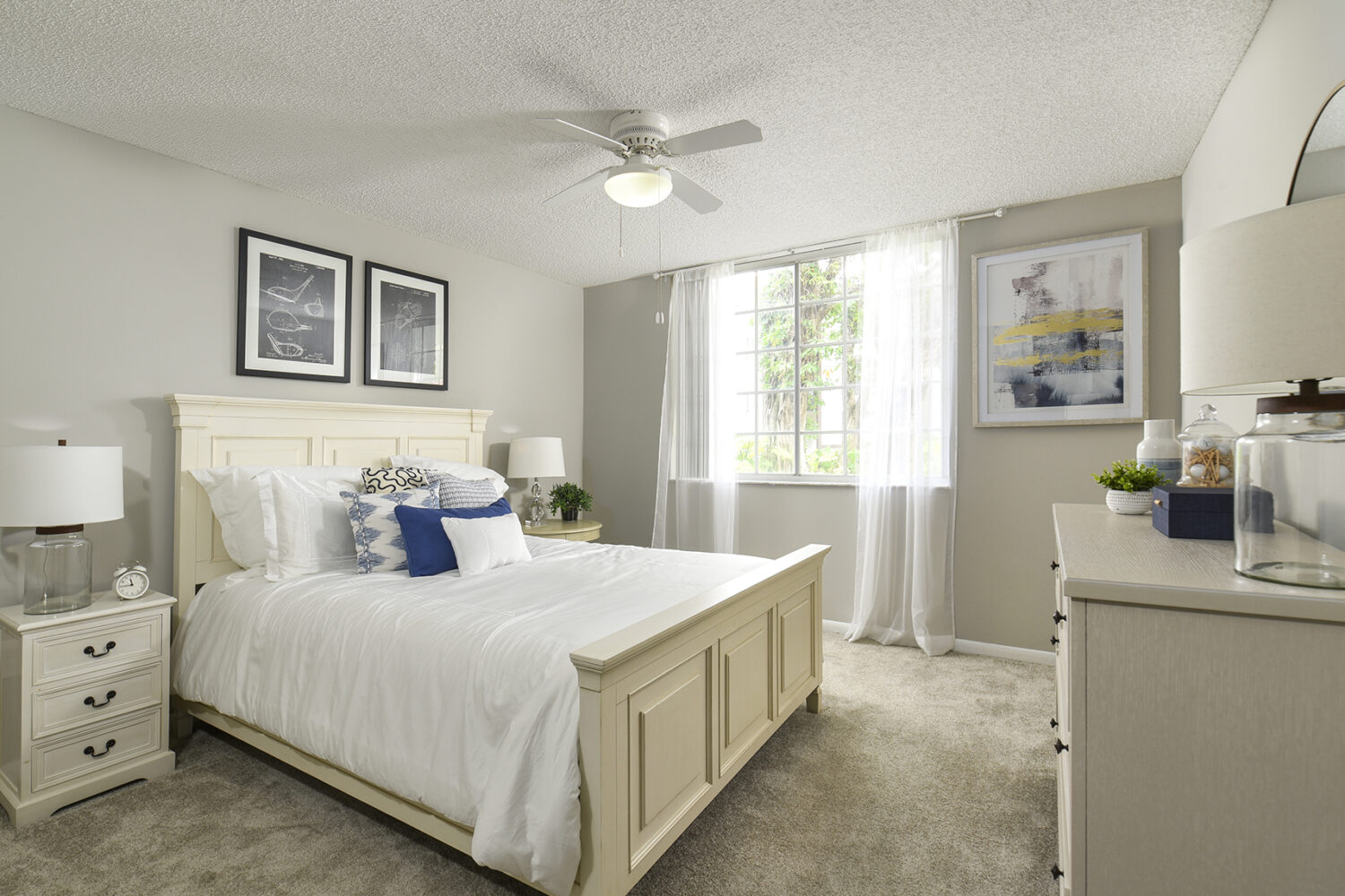 bedroom with carpet and ceiling fan 