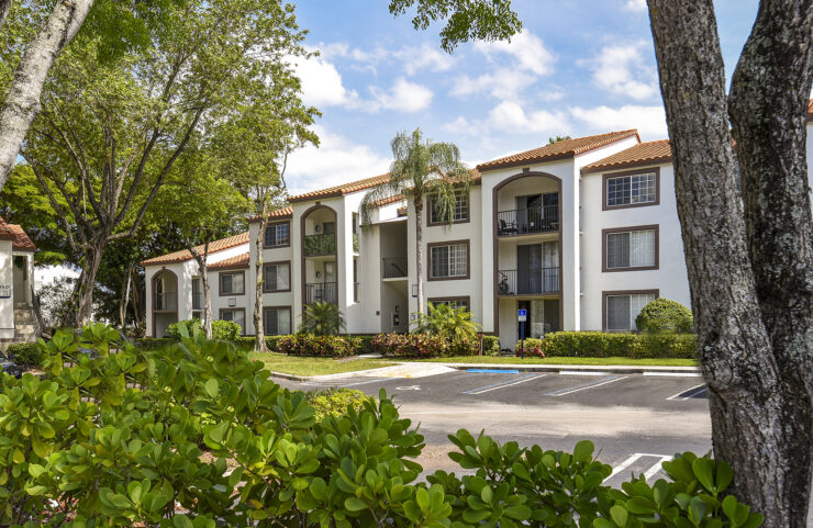 exterior photo with palm trees 