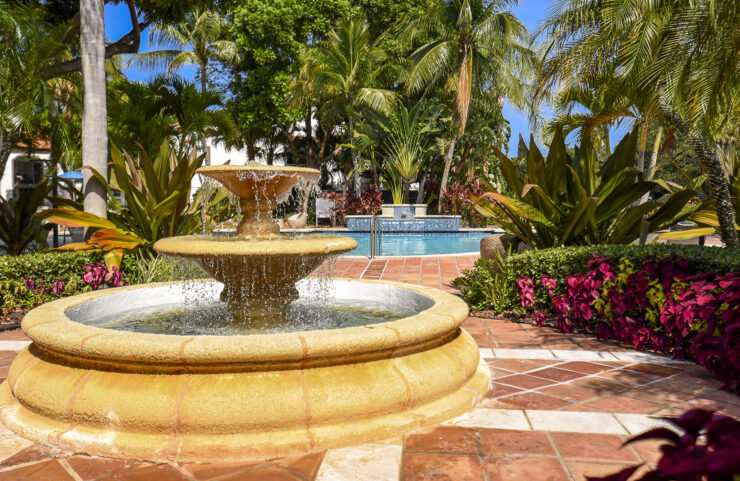 entrance to the pool 