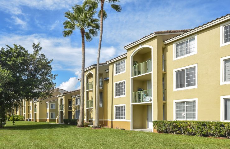 exterior photo with palm trees 