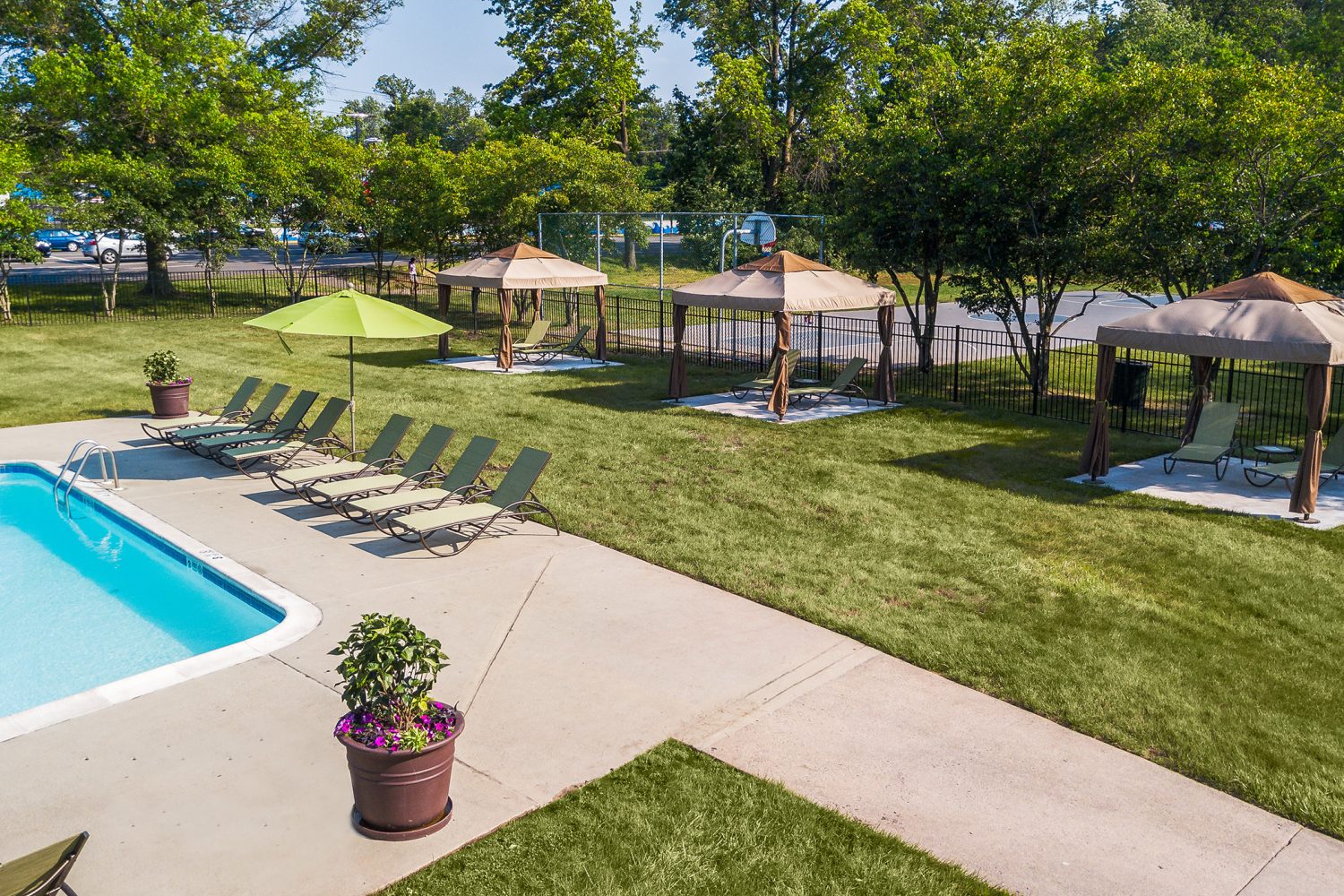 3 cabanas by the pool