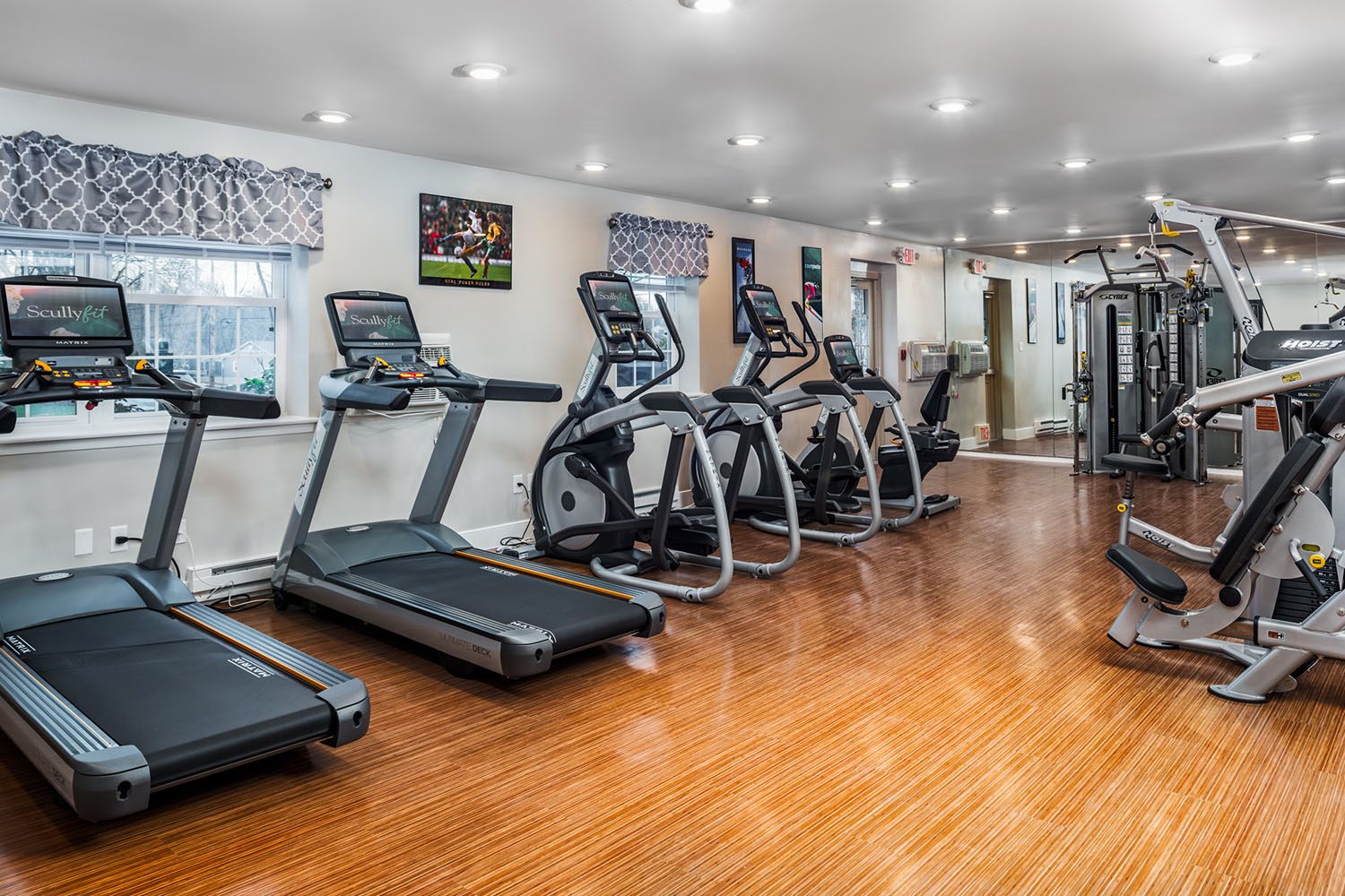 cardio equipment in fitness center 