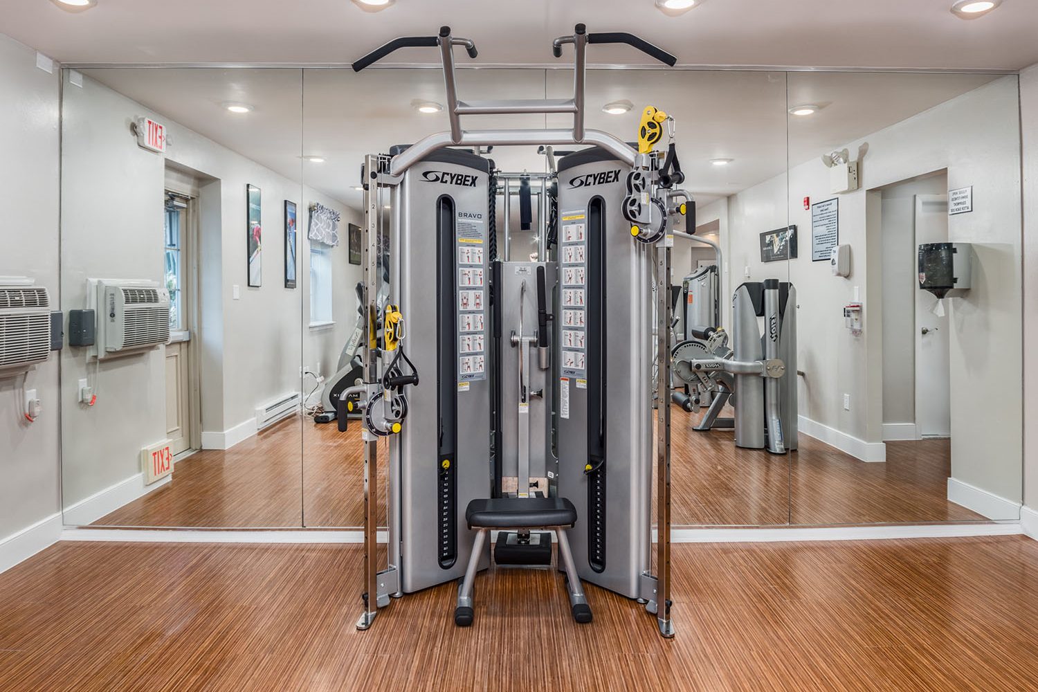weight machine with mirror in fitness center