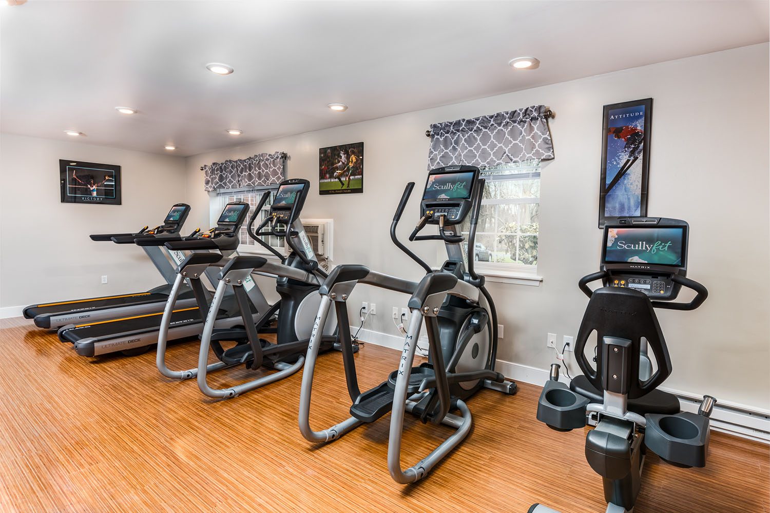 treadmills, ellipticals and bikes in fitness center 