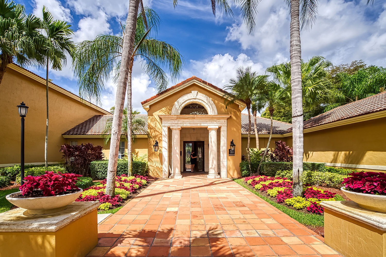 walkway leading to leasing office