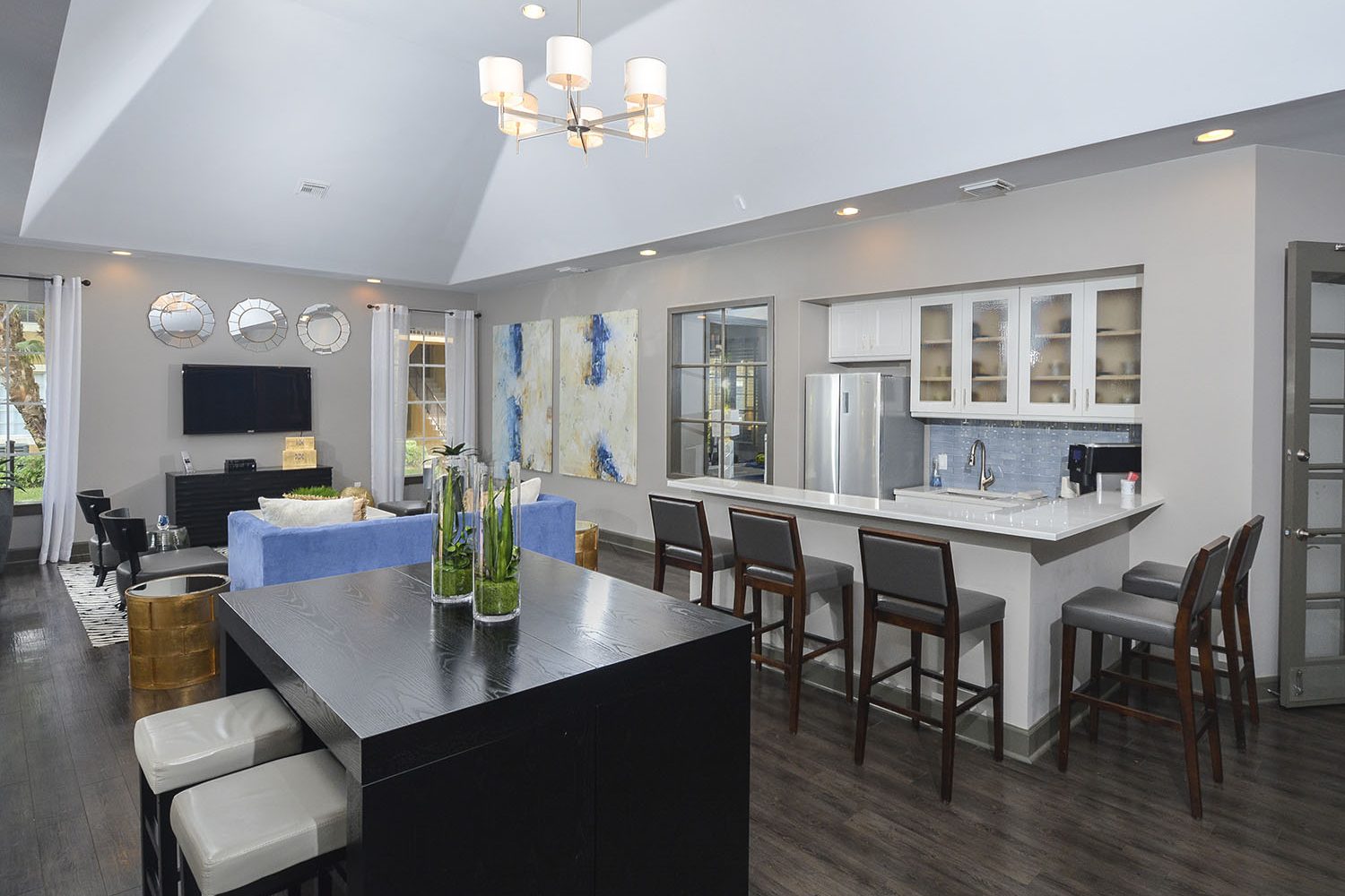 clubhouse with table seating and bar area with a fridge to entertain guests