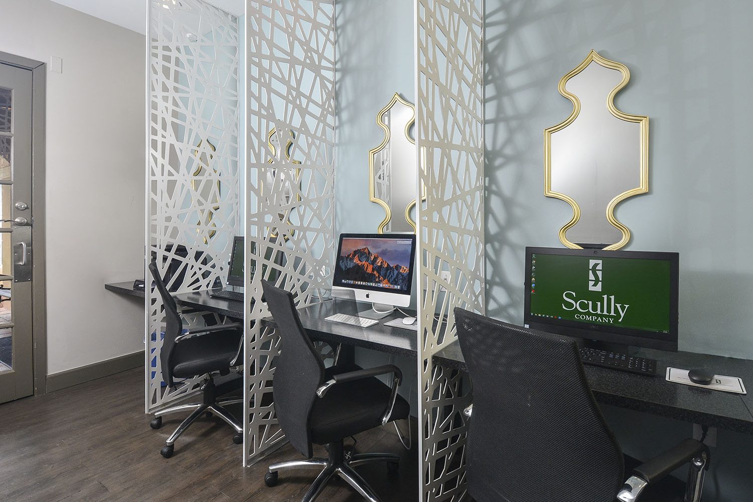 4 computer stations in the business center