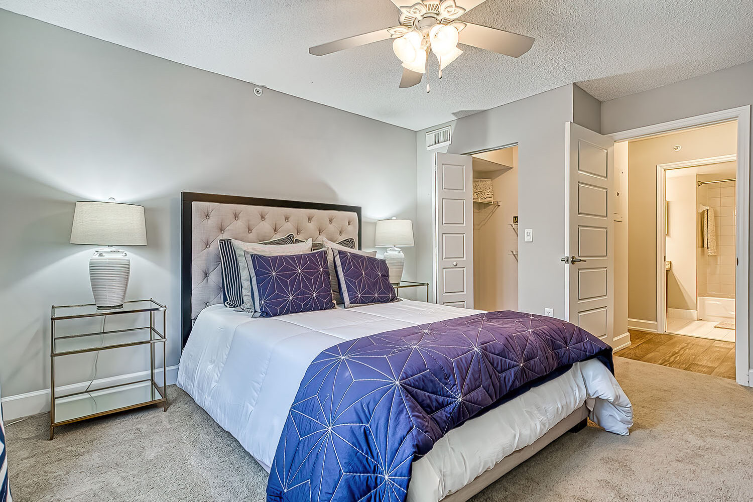 bedroom with ceiling fan