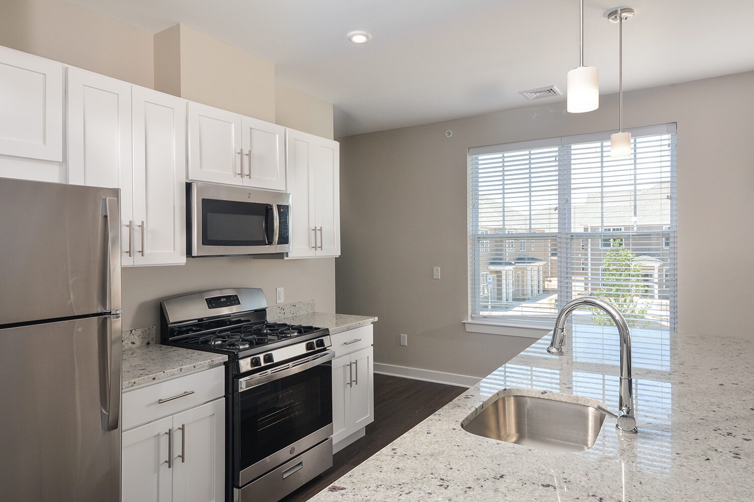 BG3 kitchen with granite countertops