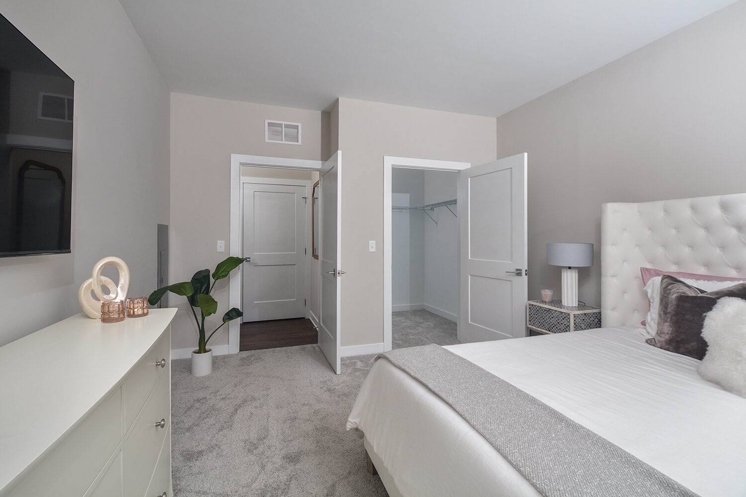 carpeted bedroom with walk in closet
