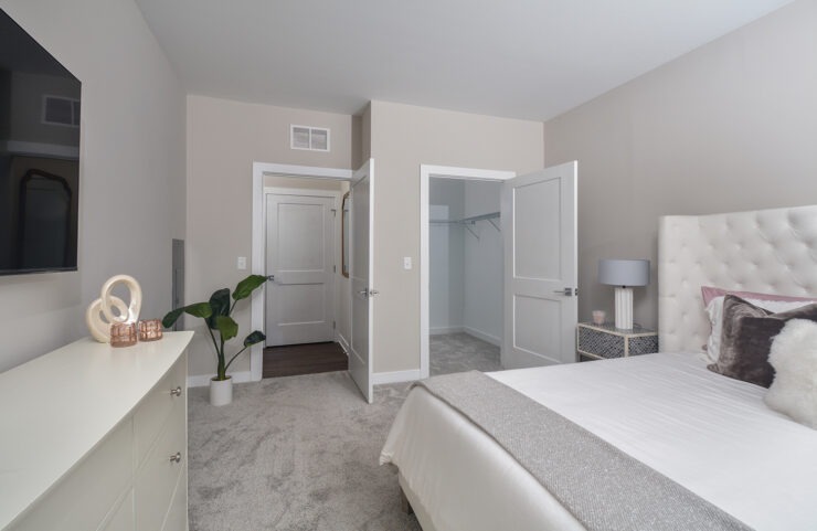 carpeted bedroom with walk in closet