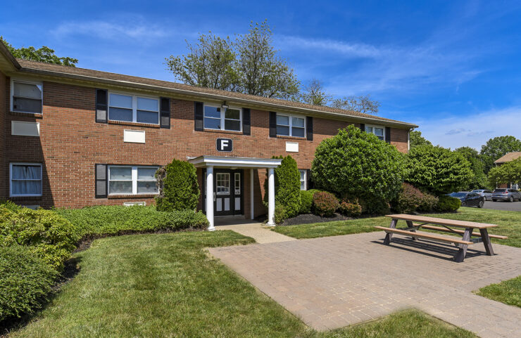 apartment building in willow grove