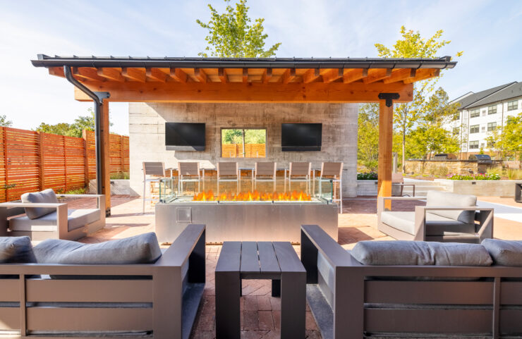 outdoor bar at the crossings at ambler station apartments