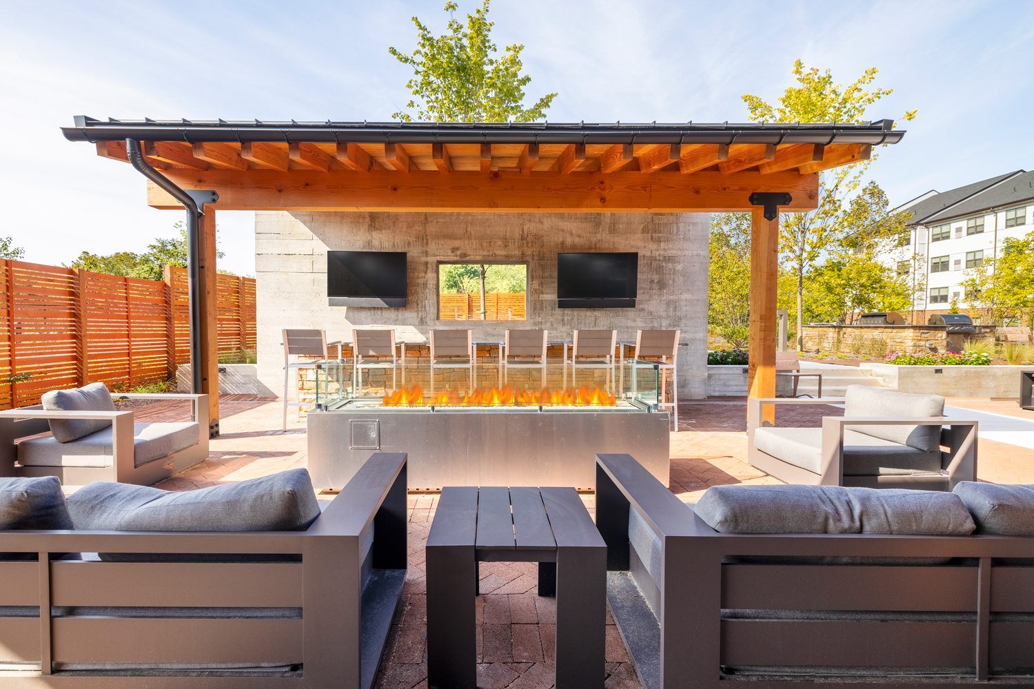 outdoor bar at the crossings at ambler station apartments