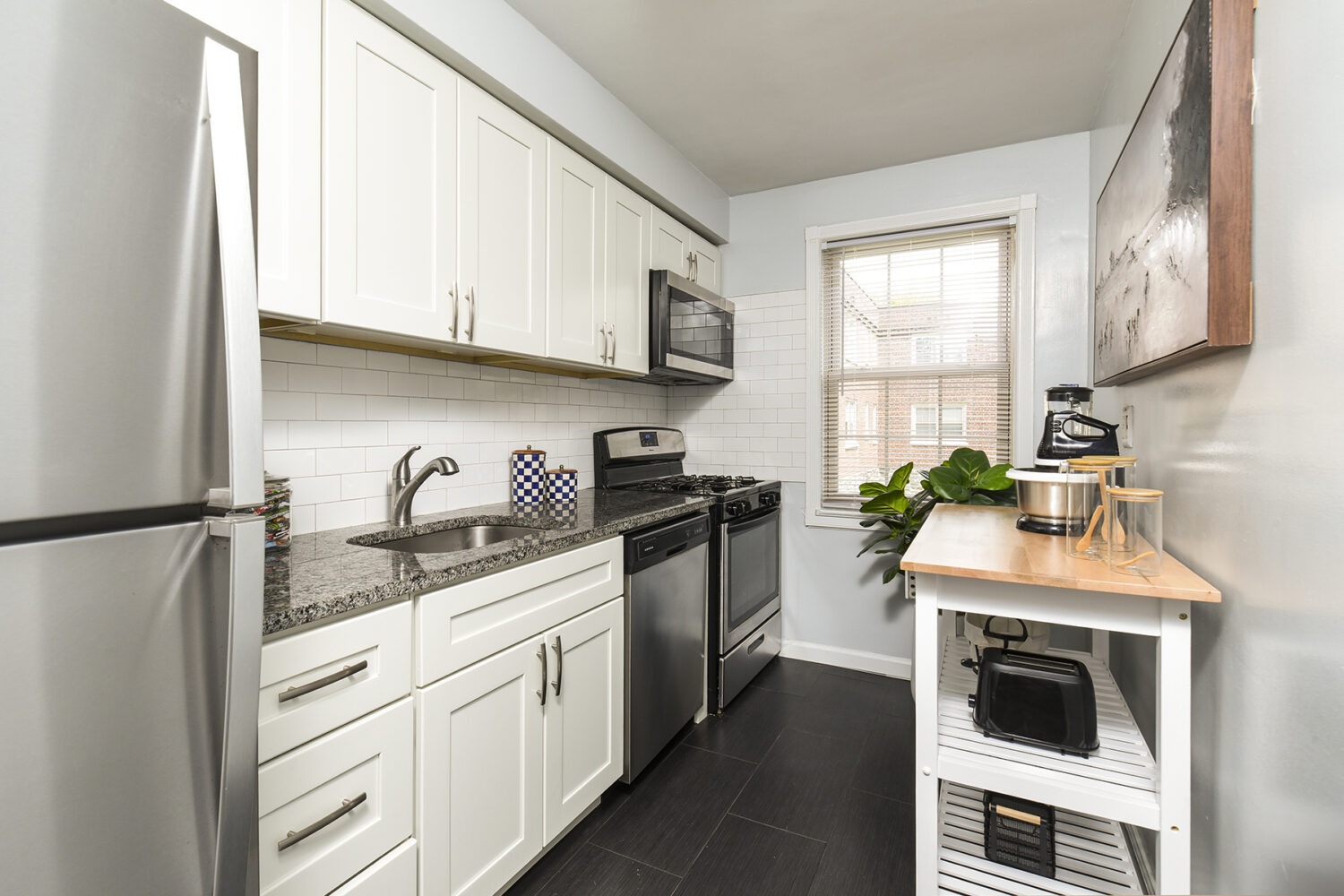kitchen with breakfast bar