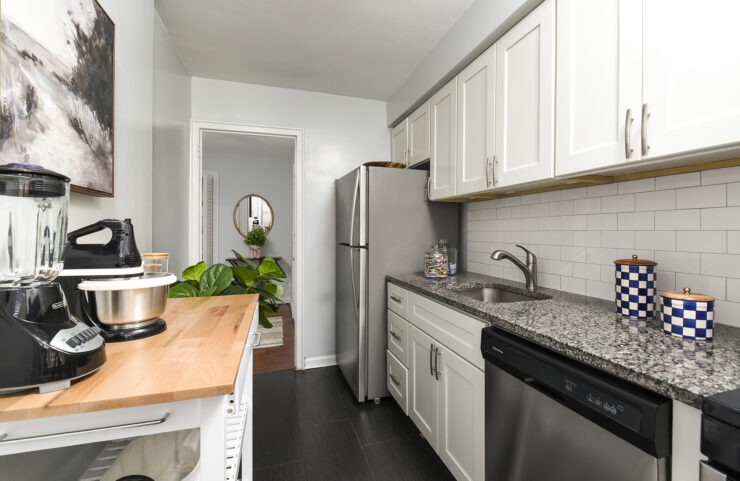 kitchen with breakfast bar