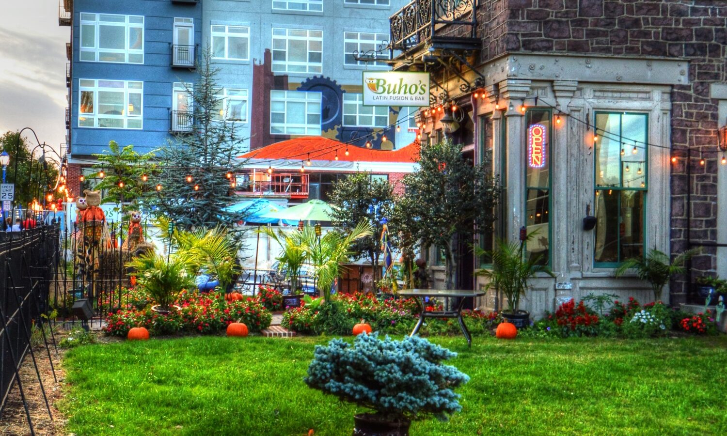 Easy access to  major retailers and charming boutiques