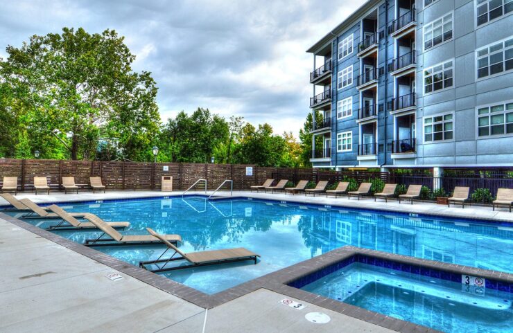 Resort-style swimming pool with sun shelf and hot tub