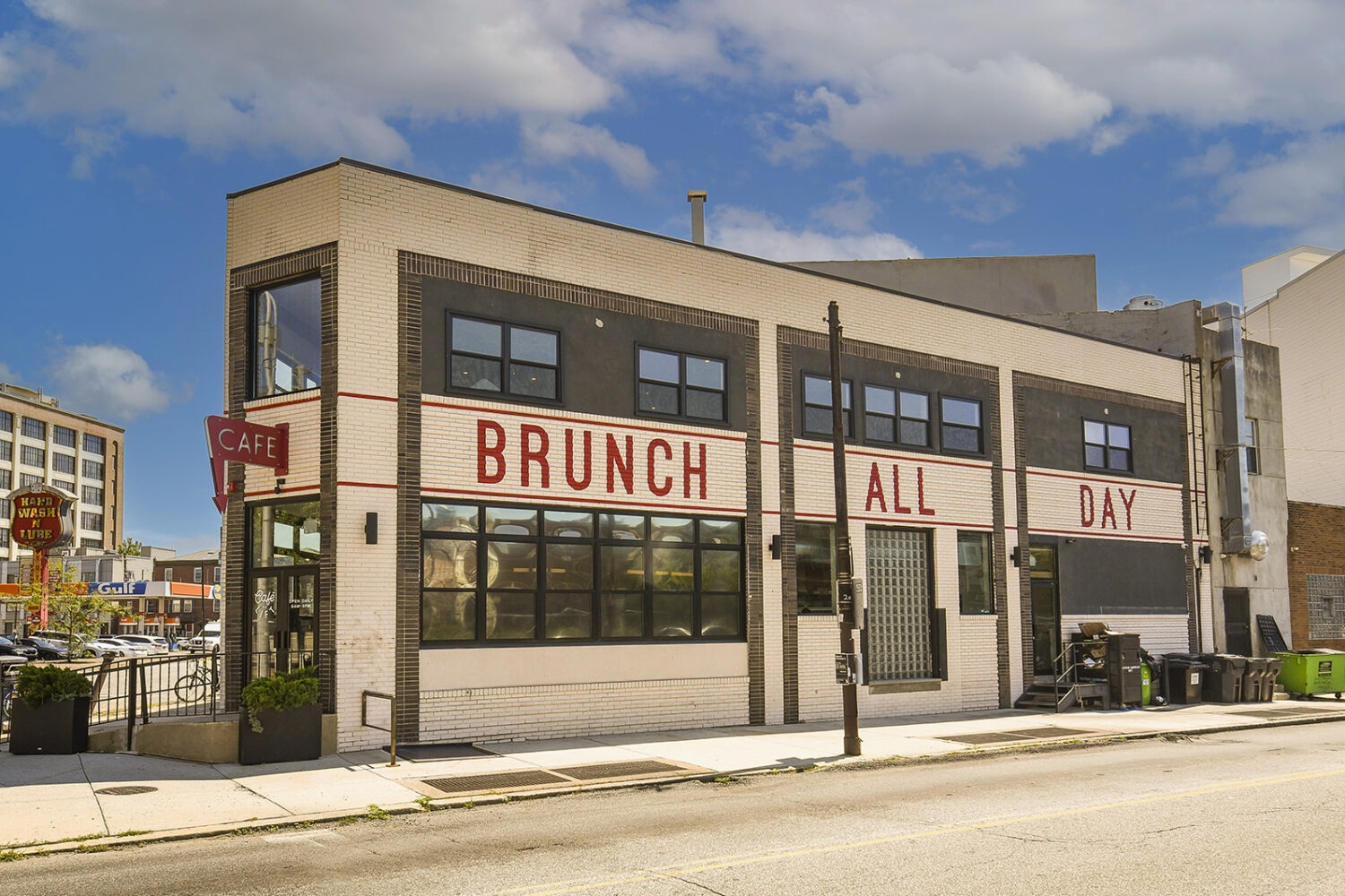 Cute corner breakfast cafe in Callowhill
