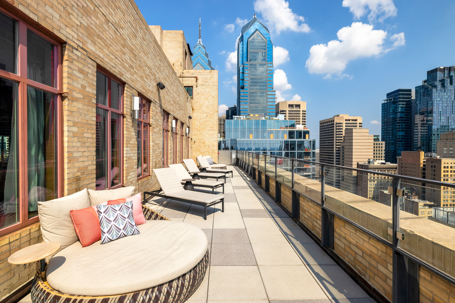 Rooftop Sky Deck at ICON Apartments that has seating and views of the Philadelphia skyline